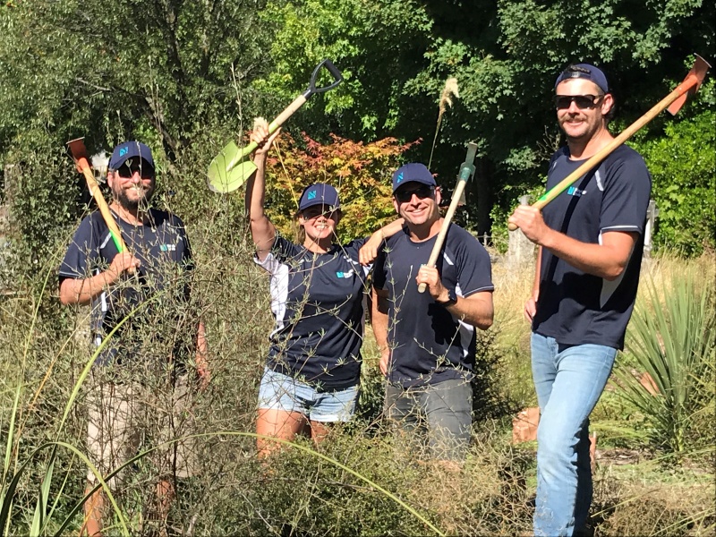 Wakatipu Forest Trust planting day